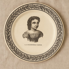 Assiette ancienne Creil Montereau XIXe – Portrait royal Mademoiselle d’Artois