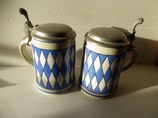 2 Chopes à bière en grés vintage peint diamant bleu et blanc couvercle en étain