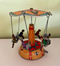 jouet mécanique fer tôle caroussel avec personnages