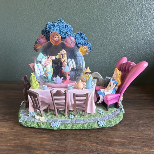 Disney snow globe alice - snow,