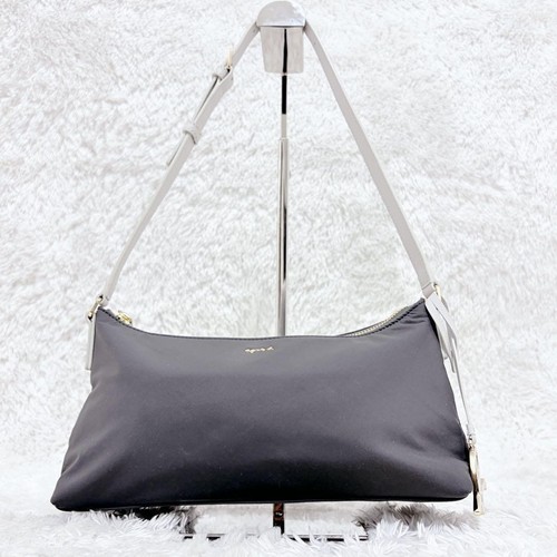 Agnès oneshoulder pouch - b,