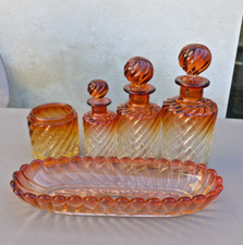 Necessaire de toilette en cristal BACCARAT.