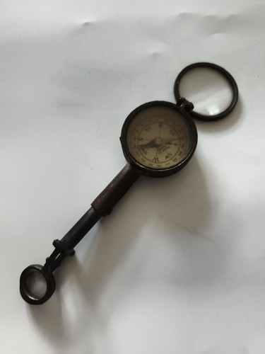 Boussole ancienne loupe et - ancienne,