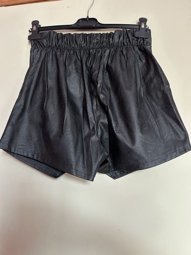 Short femme noir effet cuir