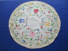 Napperon N°89 centre de table écru fleurs brodées  42 cm  rond  