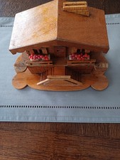 Très ancienne boîte en forme