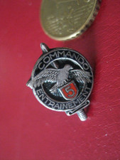 BROCHE BOUTONNIERE BADGE  " ENTRAINEMENT COMMANDO 5 "  MILITAIRE
