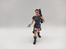 Figurine Playmates Lara Croft in Combat Training Gear