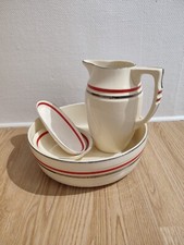 Ancien service de toilette