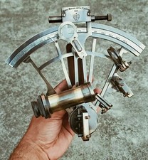 Ancien instrument astrolabe de