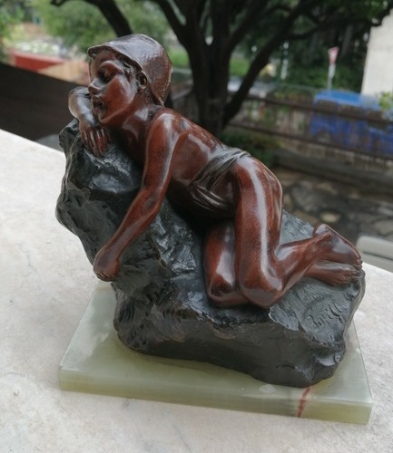 Statuette bofill