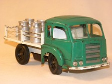 JOUET ANCIEN EN TOLE CAMION RENAULT SAVIEM JM 240 LAITIER MECANIQUE 9/27 AU 1/10
