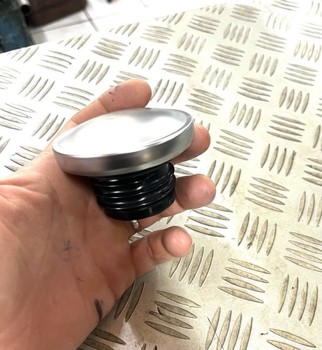 Bouchon essence alu patiner