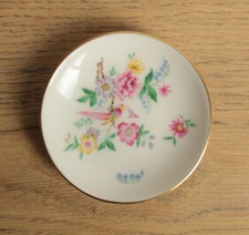très belle assiette en porcelaine motif floral signé royal doulton bone china
