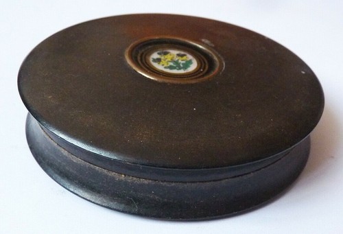 Boite ronde sculpté 19e