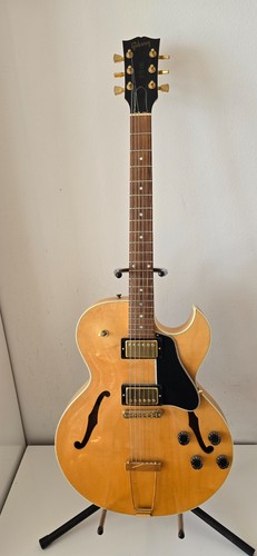 Gibson 135 guitar - es,