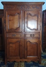 Buffet armoire 4 portes Régence en noyer sculpté