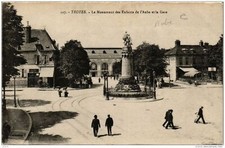 CPA AK TROYES Le Monument des Enfants de l'Aube et la Gare (723243)