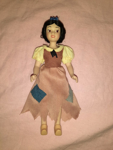 Poupee disney porcelaine - poupee,