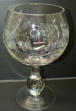 SUPERBE GRAND VERRE RINCE RAISIN en CRISTAL ST HILAIRE Soufflé BOUCHE Gravé déco