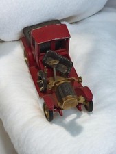 Véhicule miniature ancien