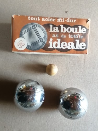 Une paire boules - une,