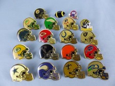 Lot de 19 PIN'S casques