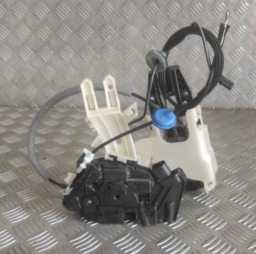 Serrure fermeture porte avant