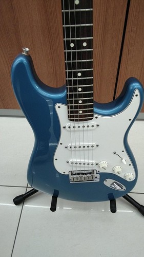 Guitare électrique solide