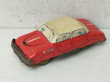 Voiture en tôle Charles