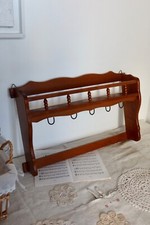 Étagère murale vintage bois et crochets