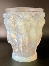un vase Bacchantes  en verre opalescent de R.Lalique