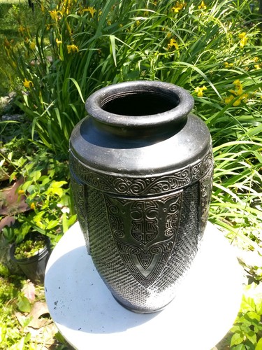 Vtg black art deco - black, vase
