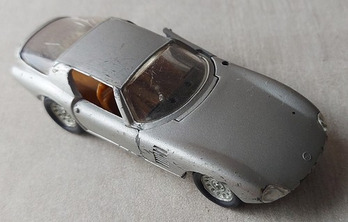 Ancienne petite voiture