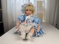 Poupée d'artiste poupée en