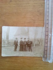 AA96 PHOTO groupe années 20 Robes noires chapeau melon forêt