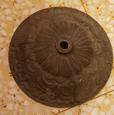 1 rosace plafonnier en métal ? lustre Diam : 13, 9 cm prof : 3,5 cm vert de gris