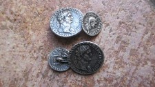4 boutons anciens  décor de
