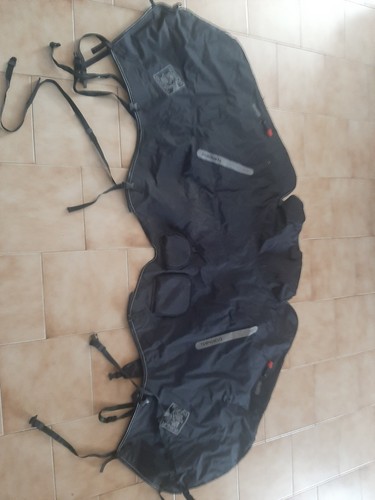 Bâche protection contre le - contre,