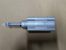VERIN PENEUMATIQUE FESTO