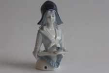 Demi figurine porcelaine bleue Chocolatière Galluba & Hofmann (71161)