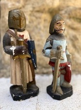 Paire de statuettes theme medieval chevalier armure cote de maille