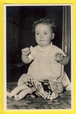 cpa FOTO Willem van de Poll PRINSES MARIJKE Het Loo, 19 Augustus 1948 Jouet Toy