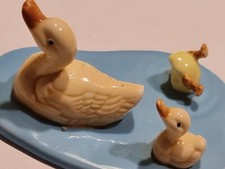 canne et canetons - porcelaine- taille 9.5 x 6.5 cm - bon état- 