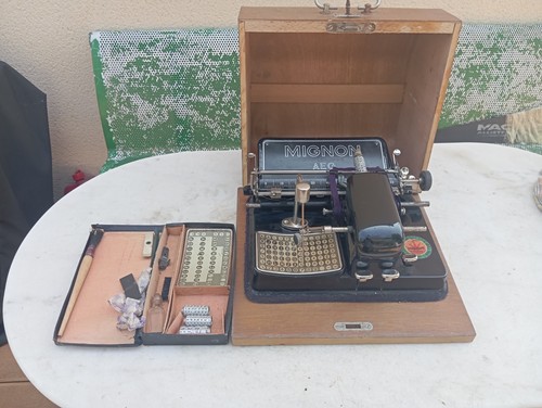 Ancienne machine ecrire - a,