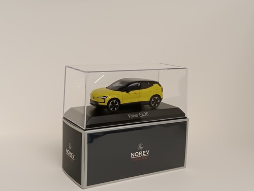 Volvo ex30 2024 moss yellow - ex30,
