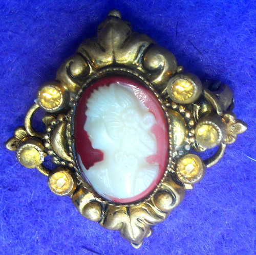Ancienne broche camée résine - ancienne,
