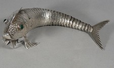 Poisson articulé en argent massif, yeux verre, Espagne, milieu XX ème