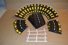 POUR CIRCUIT ELECTRIQUE , VIRAGE RELEVE +RAILS ET BARRIERES    AU 1/43