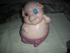une grosse tirelire cochon en